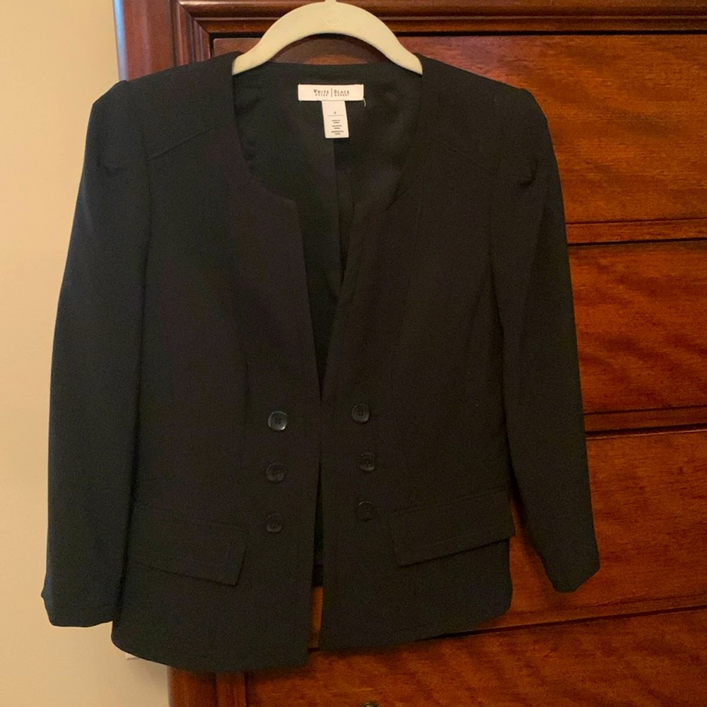 NWOT White House Black Market jacket size 4. Black